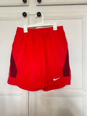 NIKE DRI-FIT Men’s Size M Red Athletic Shorts With Pockets And Drawstring